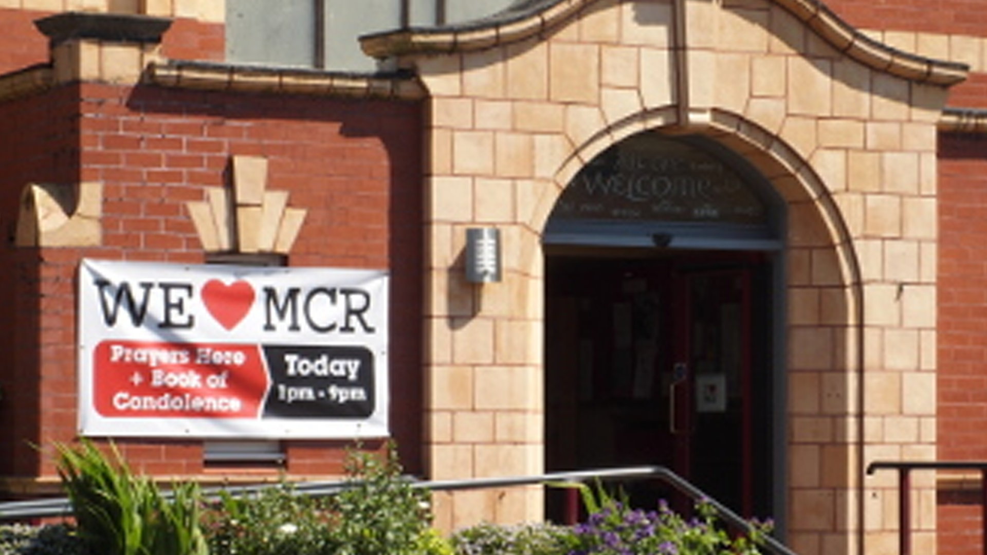 Whalley Range Labour - Manchester Pays Respects to Victims of Manchester Arena Bombing